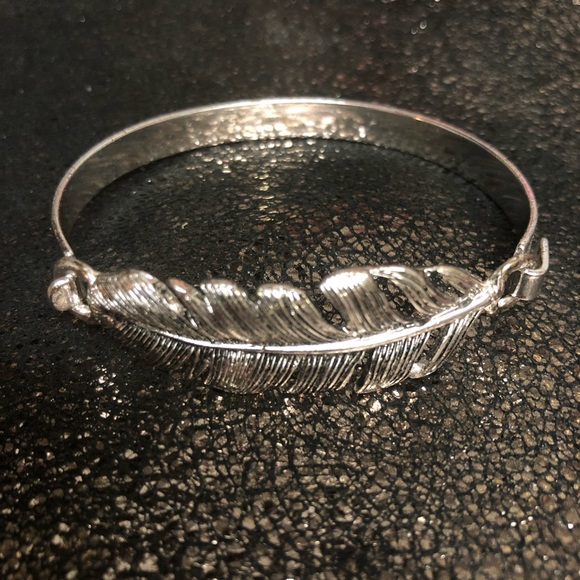 Feather Bangle - Picture 4 of 7